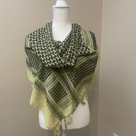 Large Tasseled Scarf Beige & Black Keffiyeh Head Wrap - Picture 3 of 5
